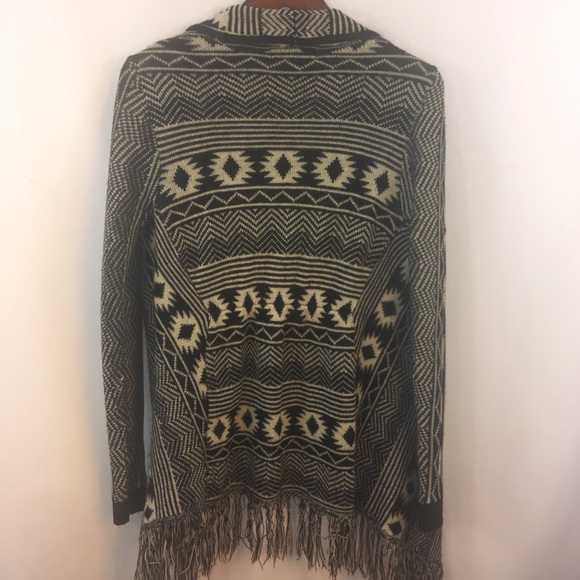 Almost Famous Sweater L Fringe Tribal Boho Aztec - Picture 8 of 8